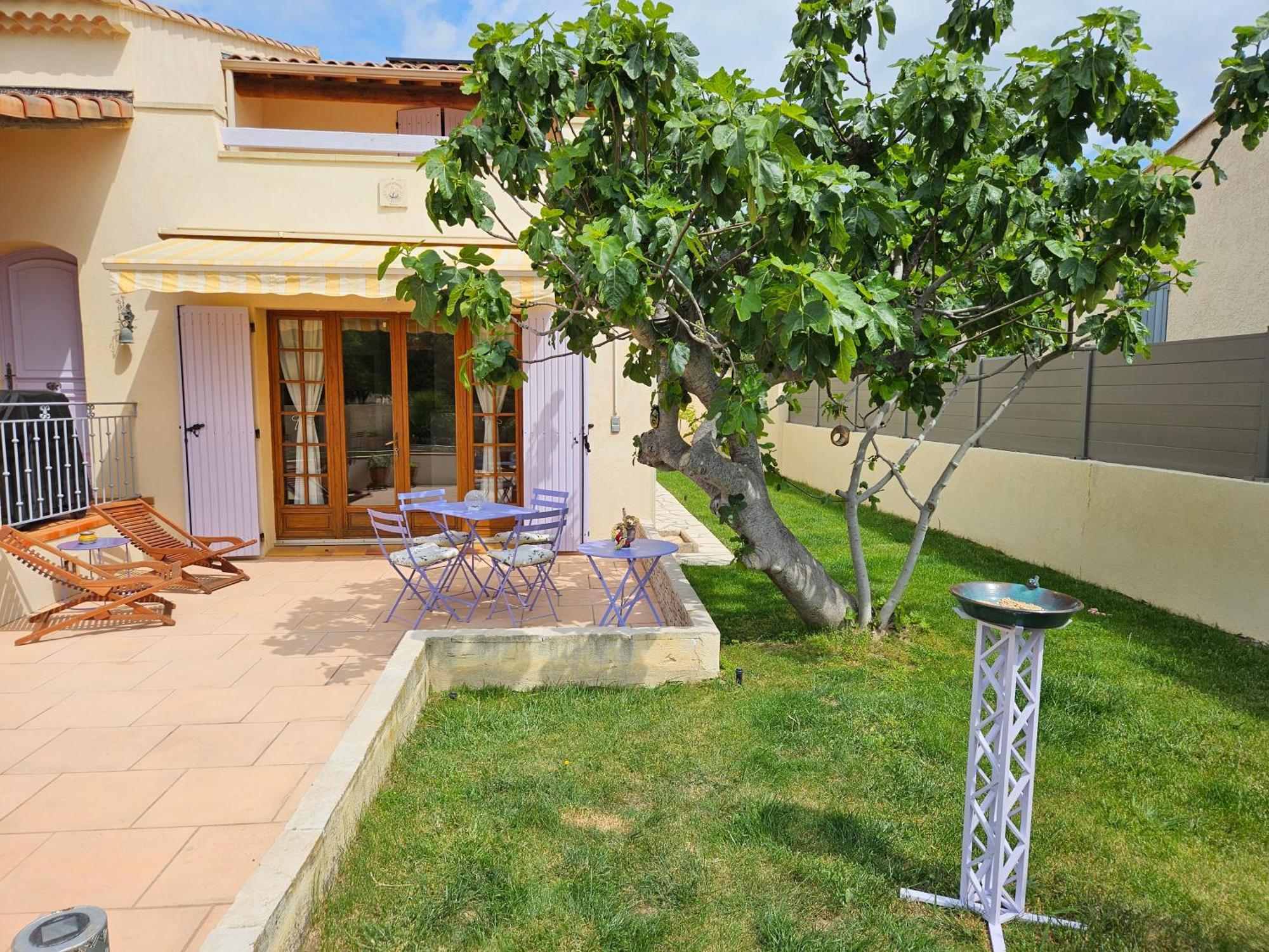 Au Pied Du Massif Des Costes Villa Pélissanne Exteriör bild